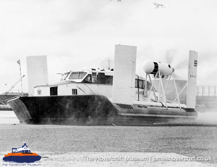 Vickers VA3 in service -  (credit: The Hovercraft Museum Trust).